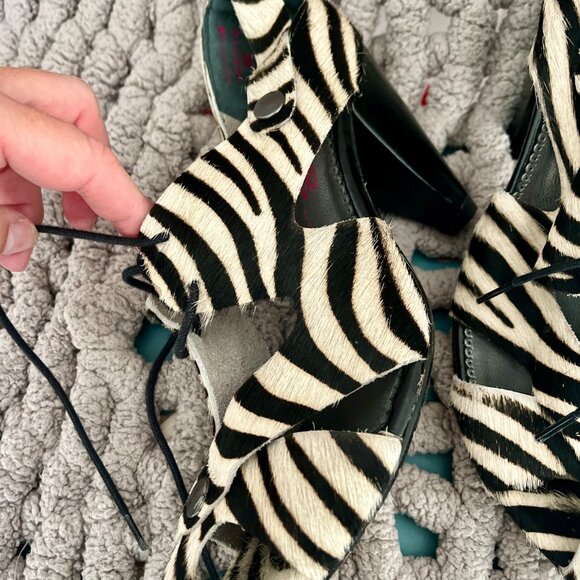 Chanii B Coco Zebra Black & White Heel Sandals Size 7.5 - Picture 13 of 16